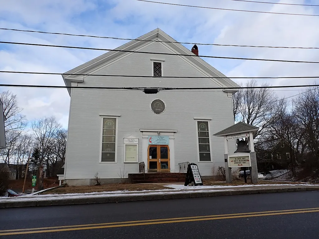 Frontside of Living Water United Methodist Church in Kittery, Maine