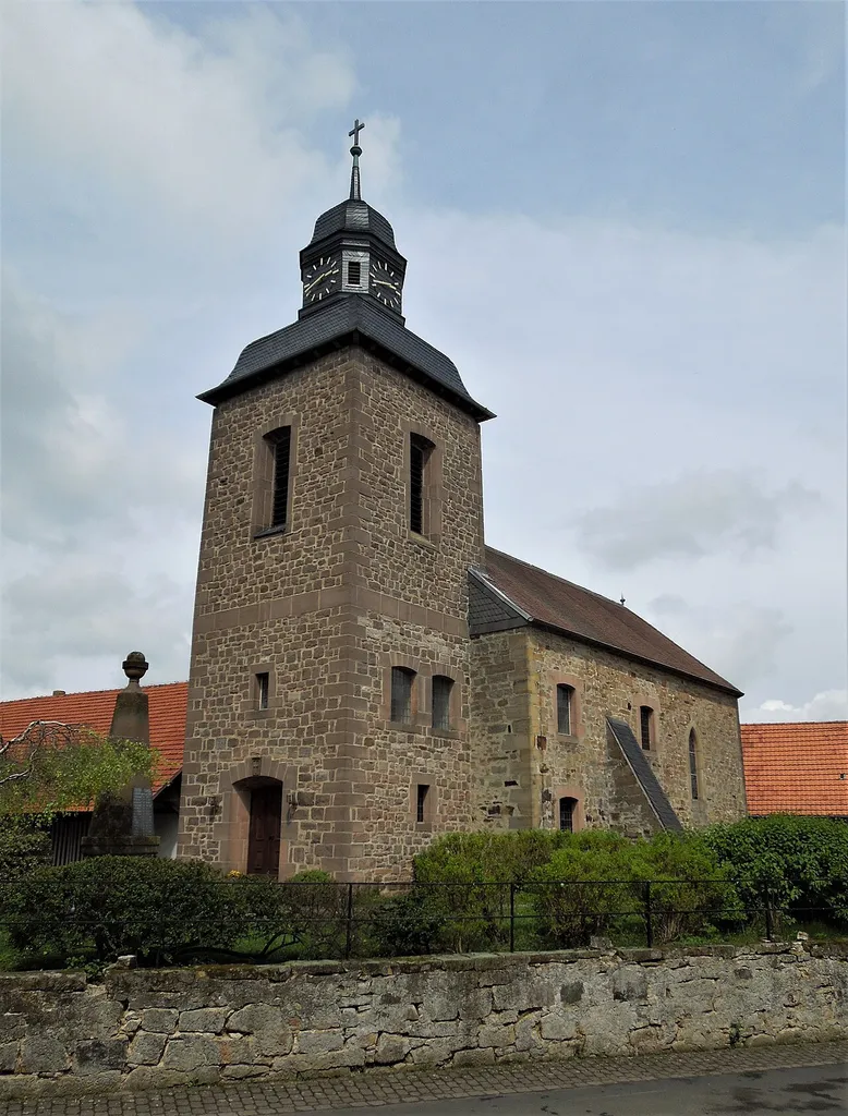 Gilserberg, ev. Dorfkirche von Nordosten; erbaut 1725