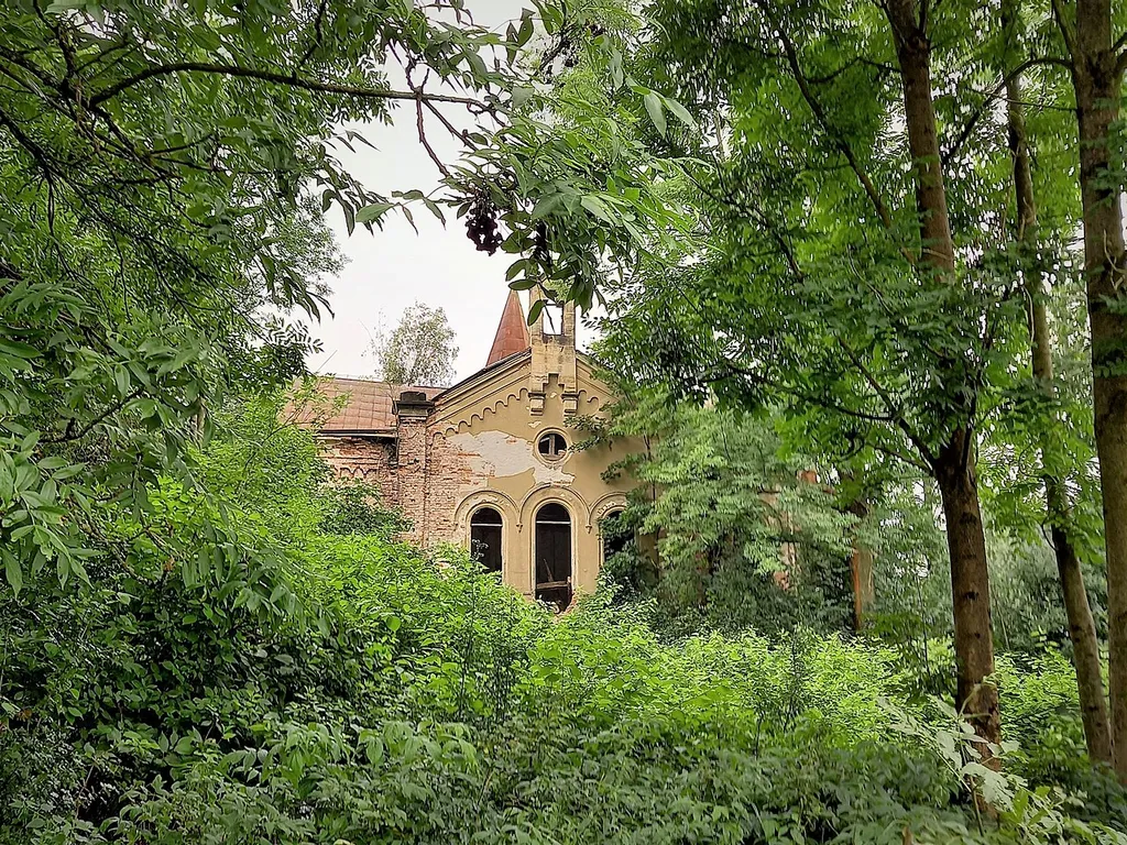 Trosky evangelického kostela v Růžové, vystavěného v letech 1863-1864
