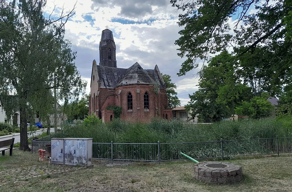De Kruiskerk uit 1879 in Meilendorf werd in de Tweede Wereldoorlog zwaar beschadigd en moet grondig gerenoveerd worden.