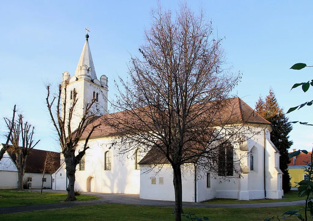 Katholische Pfarrkirche hl. Martin in Stollhofen, ein Ortsteil der niederösterreichischen Stadt Traismauer.