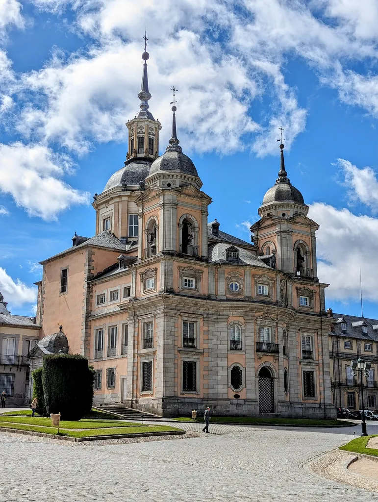 Real Colegiata de la Santísima Trinidad, en el Palacio Real de La Granja de San Ildefonso (Segovia, España).