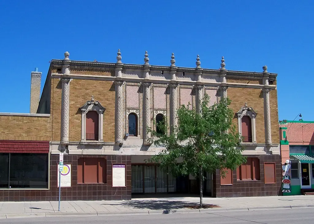 El Lago Theatre