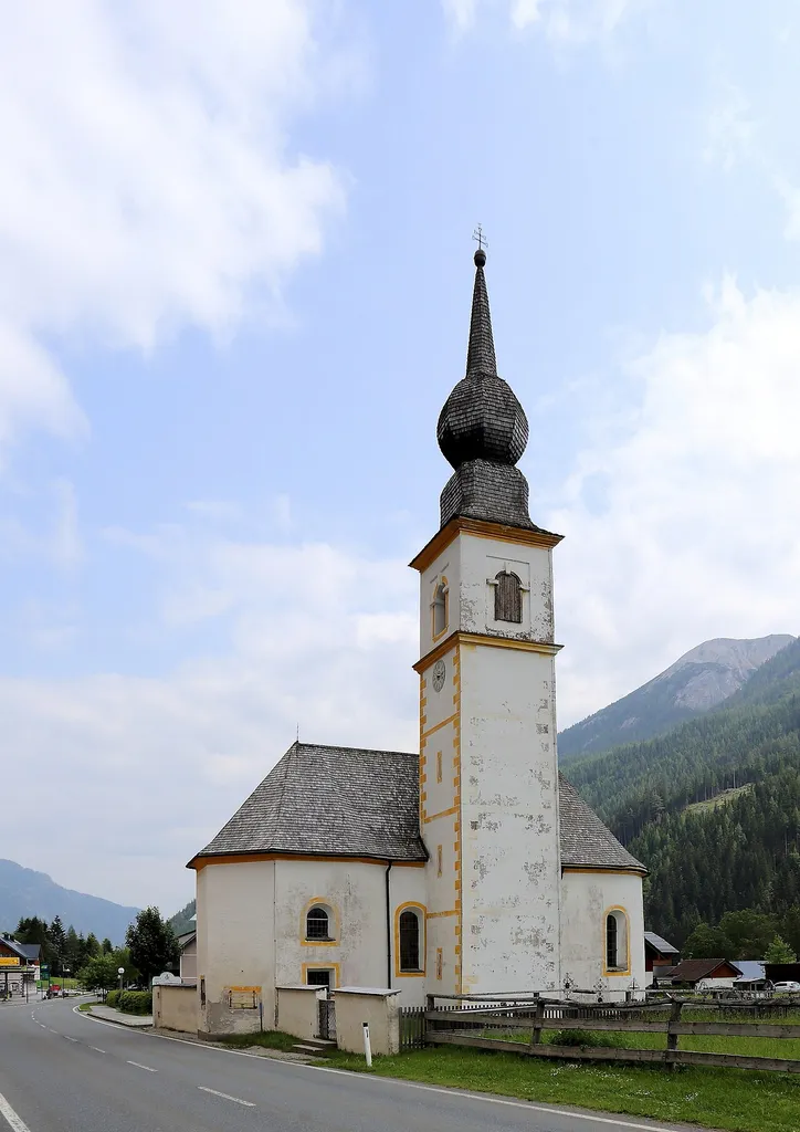 Katholische Pfarrkirche hl. Kreuz in der Salzburger Gemeinde Tweng.