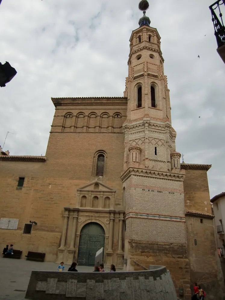 Albalate del Arzobispo. Bajo Martín. Aragón. Iglesia de la Asunción, s. XVI; torre, probable alminar s. XI.