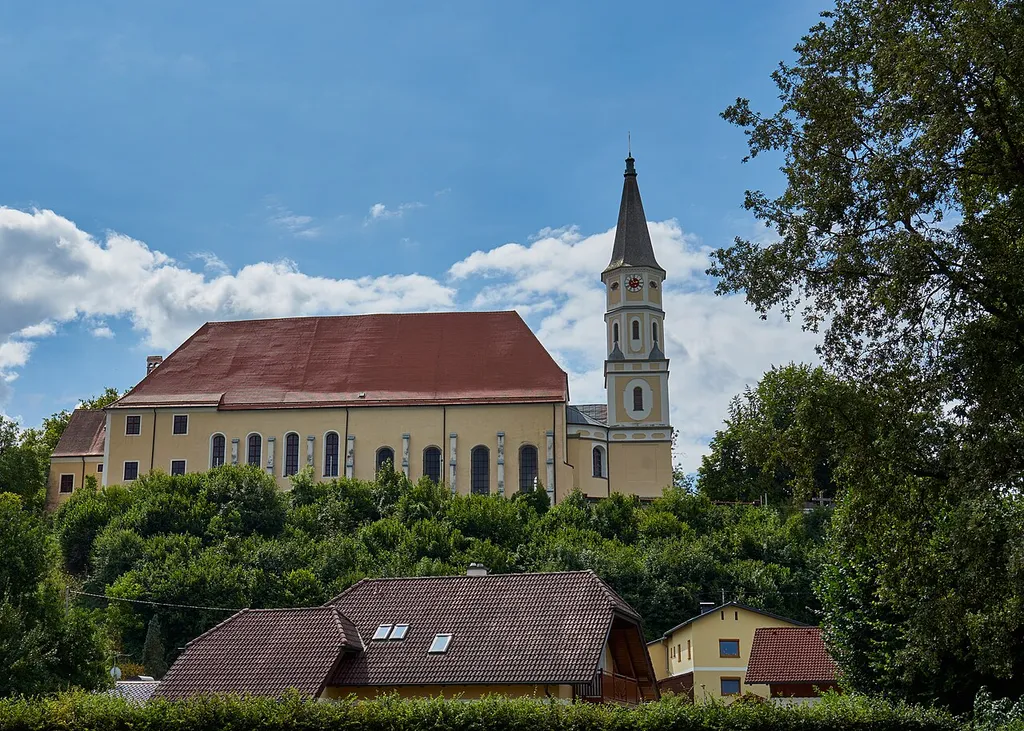 Ranshofen, Katholische Pfarrkirche hl. Pankraz - Ansicht von Norden