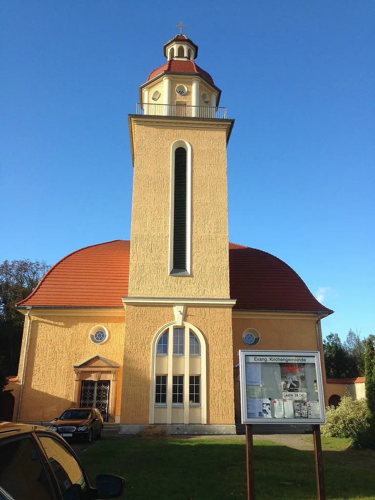 Die fast fertig sanierte Ev. Kirche Lauta-Stadt wird seit 2016 sowohl als Gotteshaus als auch als Kulturstätte genutzt, in der Konzerte, Lesungen, Theater- und Kinovorführungen stattfinden.