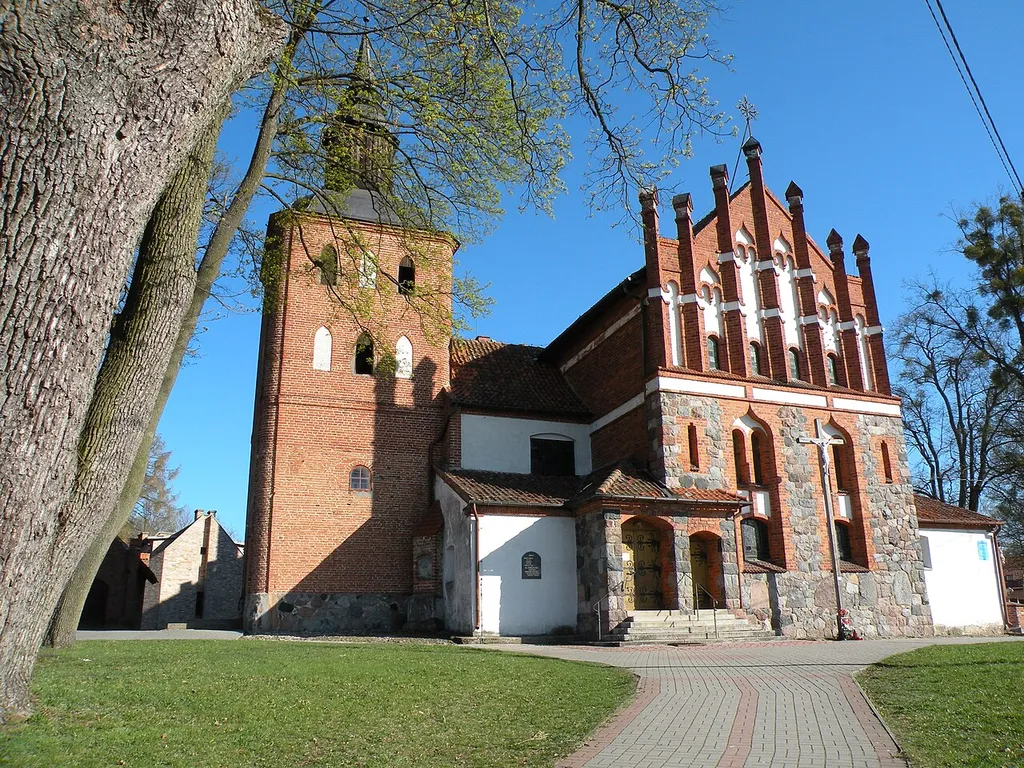 Jonkowo - kościół parafialny p.w. św. Jana Chrzciciela, widok od drogi, od frontu (zabytek nr rejestr. A-838)