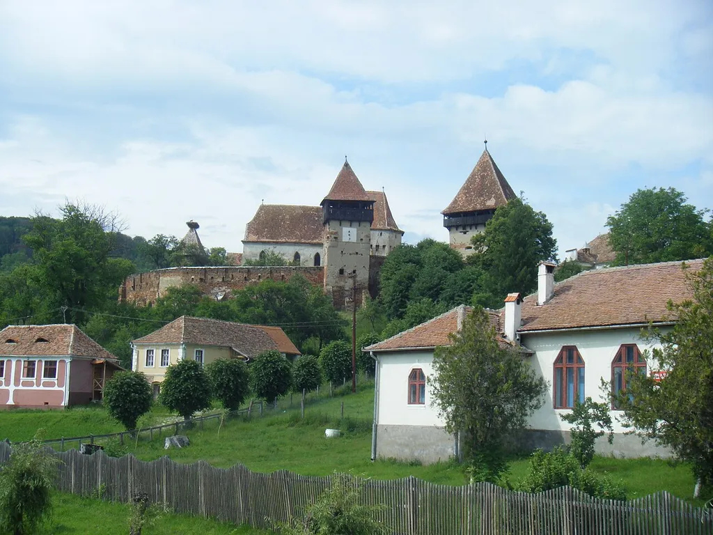 Monumentul face parte din complexul sud transilvanean al bisericilor fortificate construite de comunitatea saseasca, complex unic in lume si protejat de UNESCO