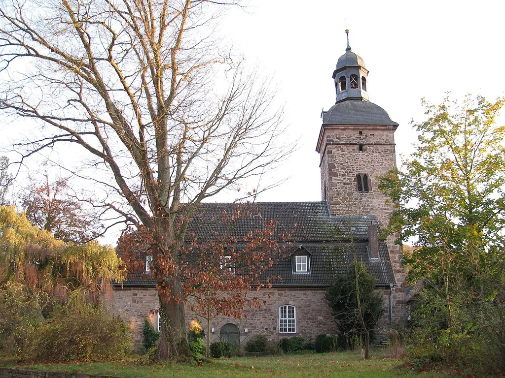 Blick von der Straße Oppertor auf die St. Michaeliskirche in Hann. Münden-Hedemünden
