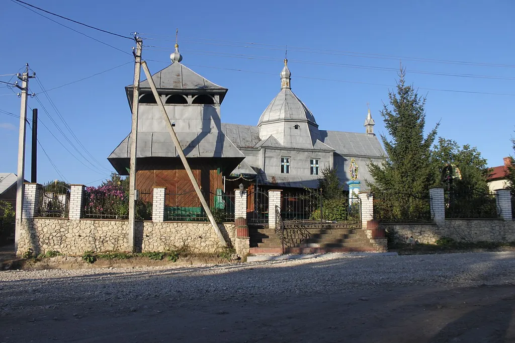 Дерев'яна Церква святих верховних апостолів Петра і Павла у с. Мала Плавуча, Тернопільська обл. (споруджена у 1878 році)