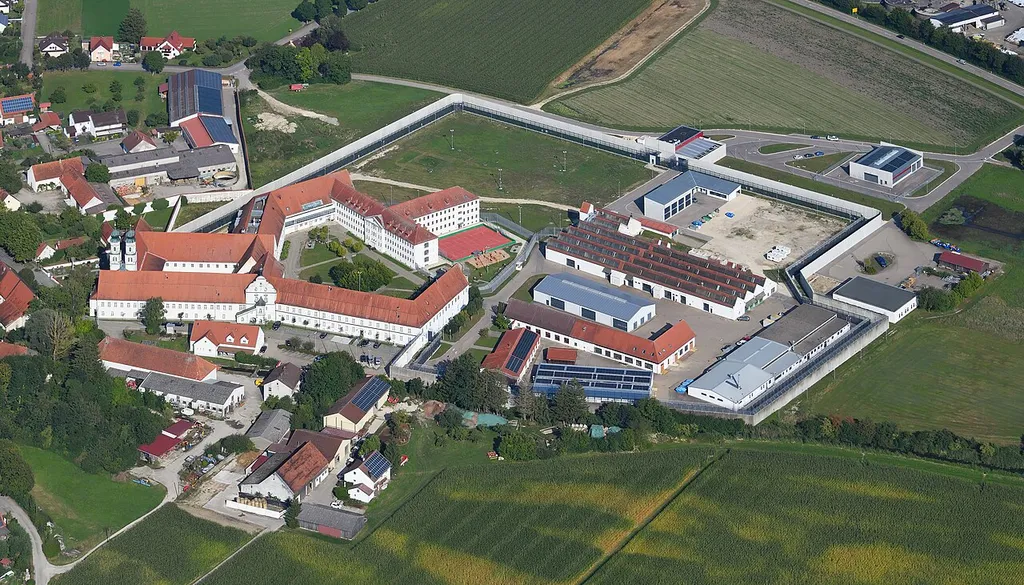 Aerial image of Justizvollzugsanstalt Niederschönenfeld (view from the west)