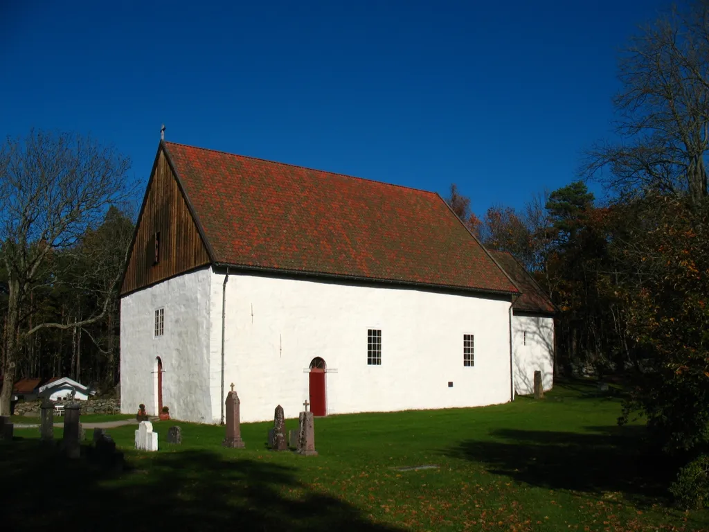 Hvaler kirke sett fra sørvest