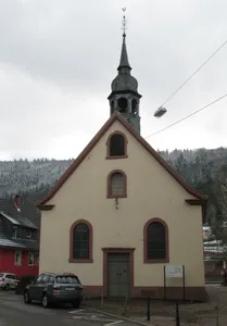 Reformierte Kirche mit Pfarr- und Schulhaus