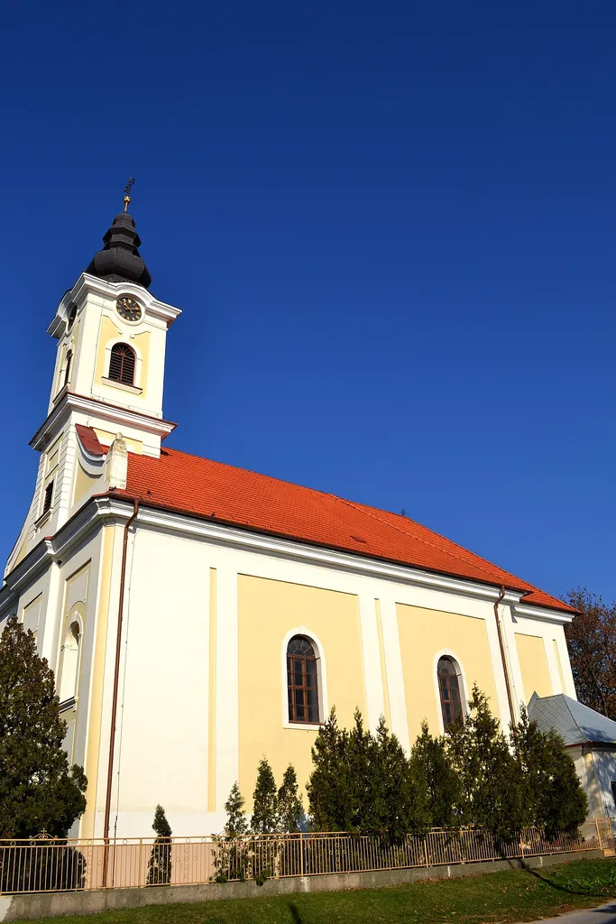 Kostolné Kračany (okr. Dunajská Streda), Kostol svätého Bartolomeja; celkový pohľad od juhozápadu