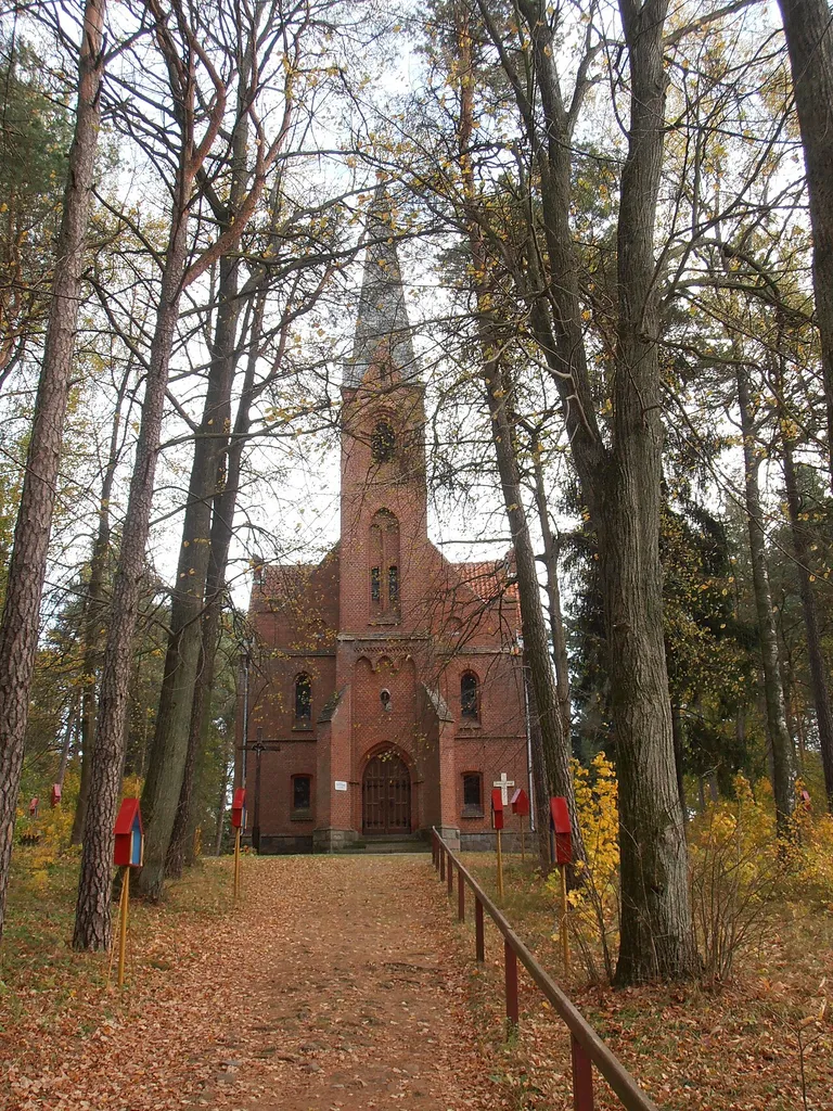 Nowa Wieś - dawny kościół ewangelicki, obecnie rzymskokatolicki filialny pw. św. Józefa wraz z cmentarzem przykościelnym, 1883-1888.