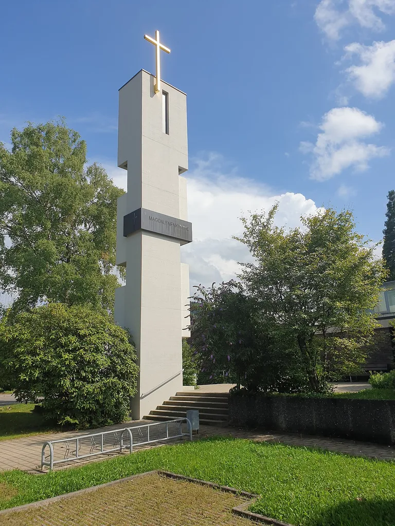 Magdalenenkirche in Pfullingen, Turm und Namensschild