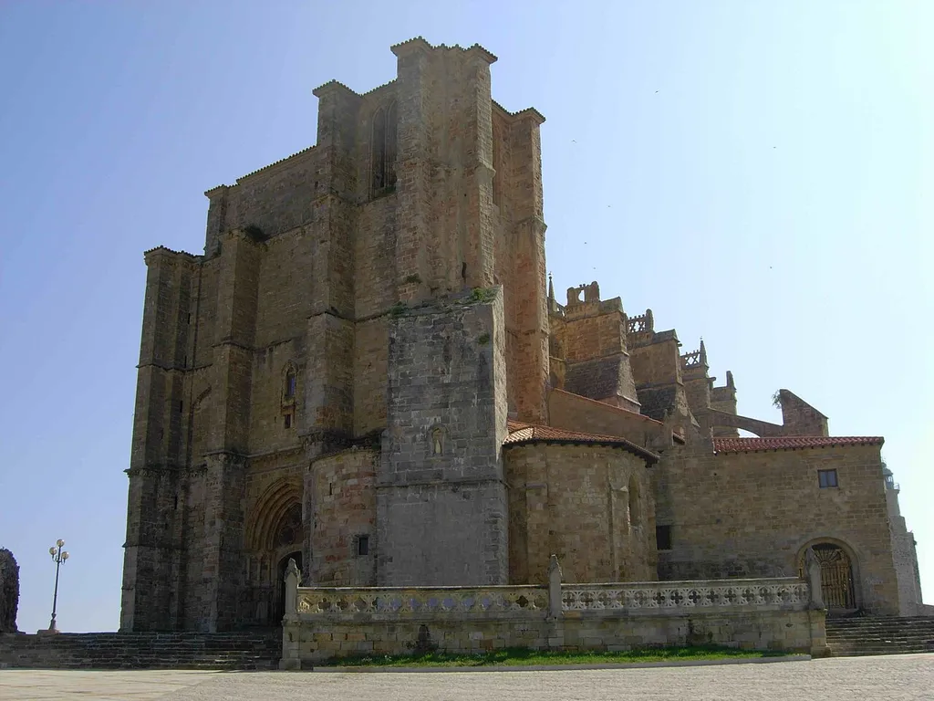 Foto de la Iglesia de Santa María de la Asunción en Castro Urdiales, Cantabria, España.