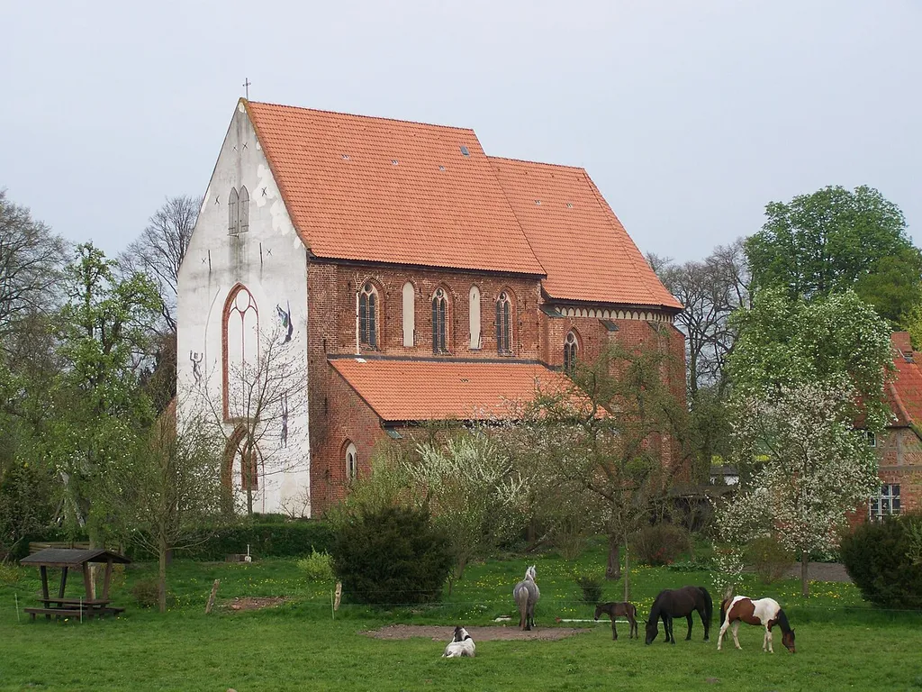 Dorfkirche Starkow, Giebelansicht (2008-04-30)