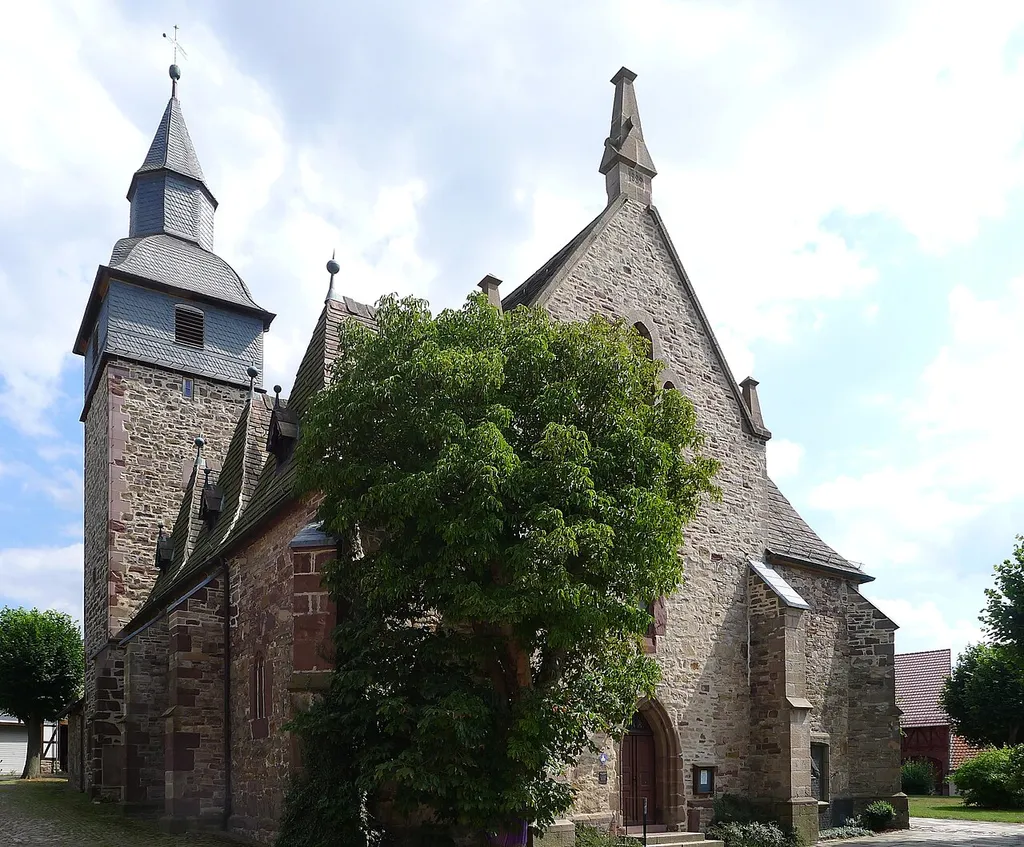 Haupteingang im Westen der Kirche