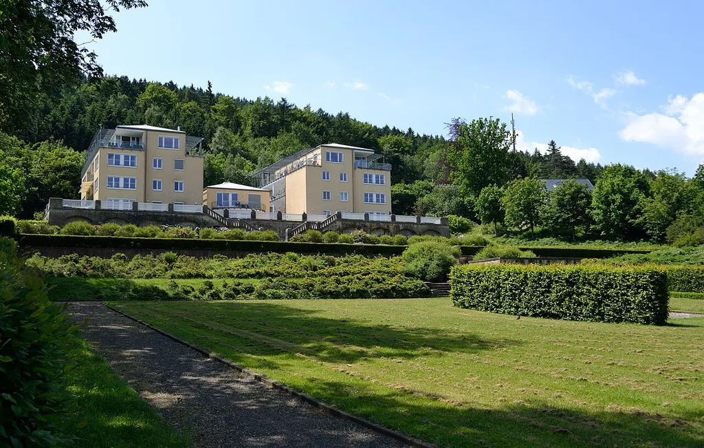 Gartenanlage des ehemaligen Sanatoriums Grotenburg This is a photograph of an architectural monument.It is on the list of cultural monuments of Detmold, no. 234.