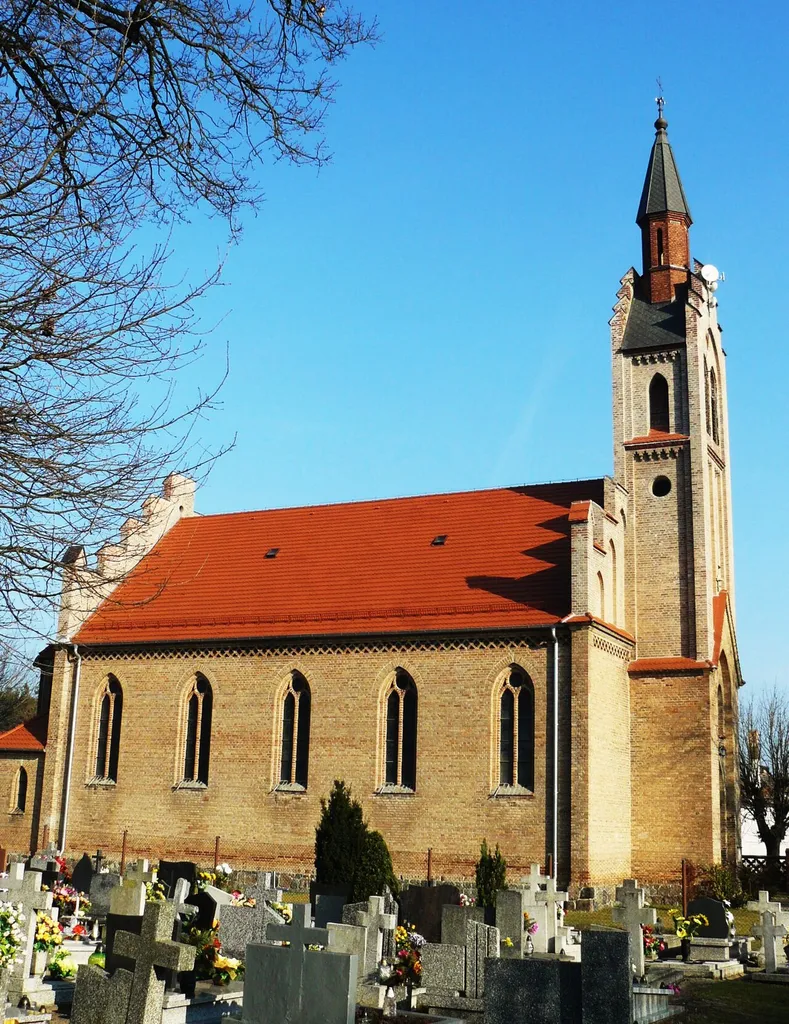 Kościół MB Królowej Polski w Świniarach - parafia Skwierzyna.