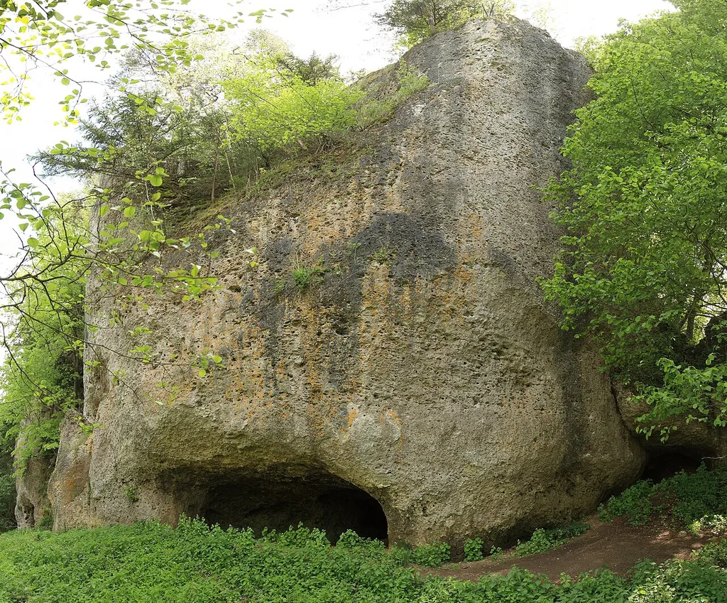 Burgstall Gernotenstein - Ansicht des Burgfelsens