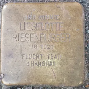 Stolperstein dedicated to Lieselotte Riesenburger