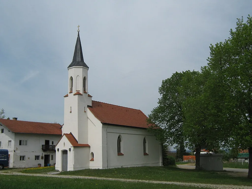 Filialkirche "Sieben Schmerzen Mariens", Hackerskofen, Gottfrieding, Niederbayern, von Südosten