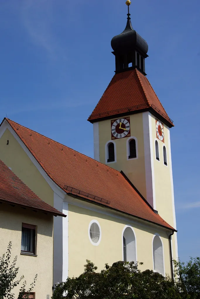 Die katholische Filialkirche St. Stephanus in Österberg bei Greding: