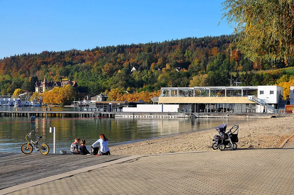 Lido with the cafe "sunset bar" in Klagenfurt on the Lake Woerth, Carinthia, Austria