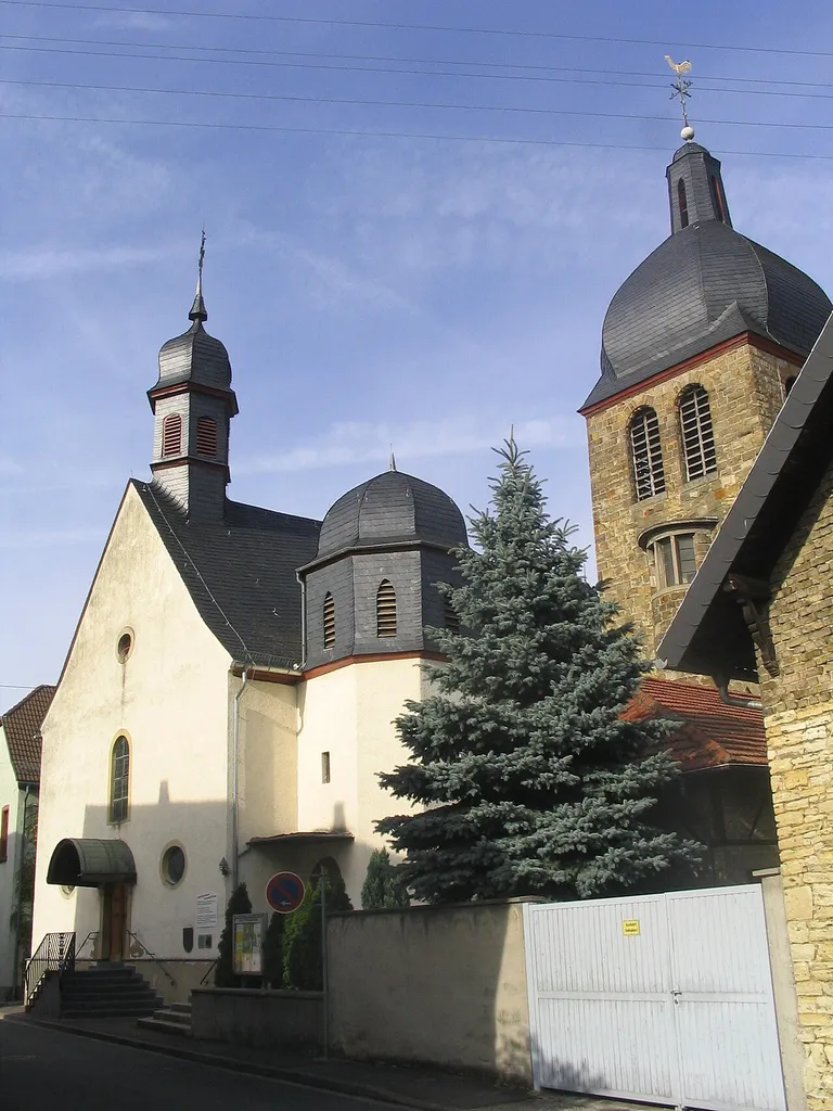 Katholische Kirche in Freiweinheim, aufgenommen am 16.09.2007 von Dr. Hagen Graebner
