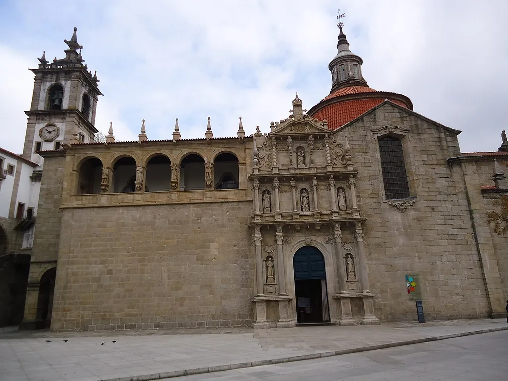 Igreja e convento de São Gonçalo, Amarante, distrito do Porto, Portugal: portada e Varanda dos Reis.