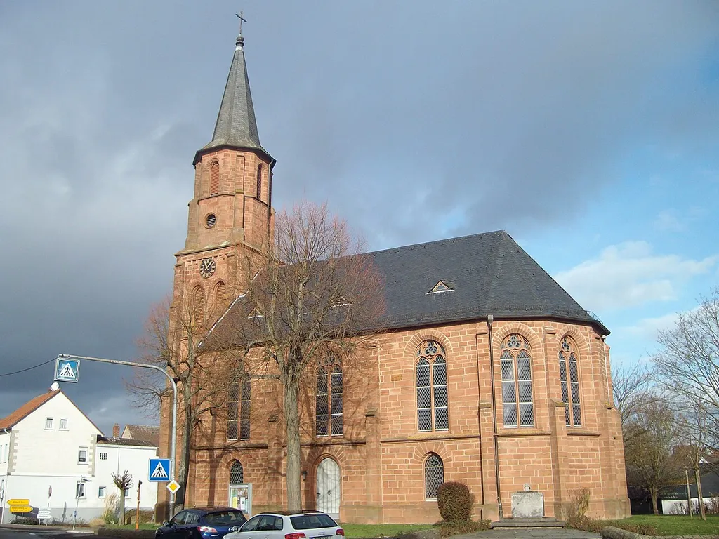 Evangelische Kirche Kinzenbach, Heuchelheim, Hessen, Deutschland