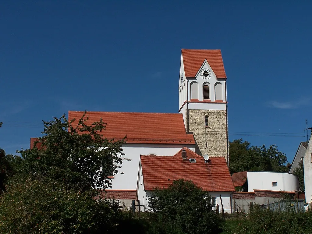 Attenhofen, Pötzmes, Sankt-Georg-Straße 16, Katholische Pfarrkirche St. Georg. Saalkirche mit Satteldach und eingezogenem Kastenchor, Chorturm mit Steildach und Blendfenstern, z.T. sichtbares Bruchsteinmauerwerk, im Kern romanisch, 1729-39 barockisiert; mit Ausstattung.