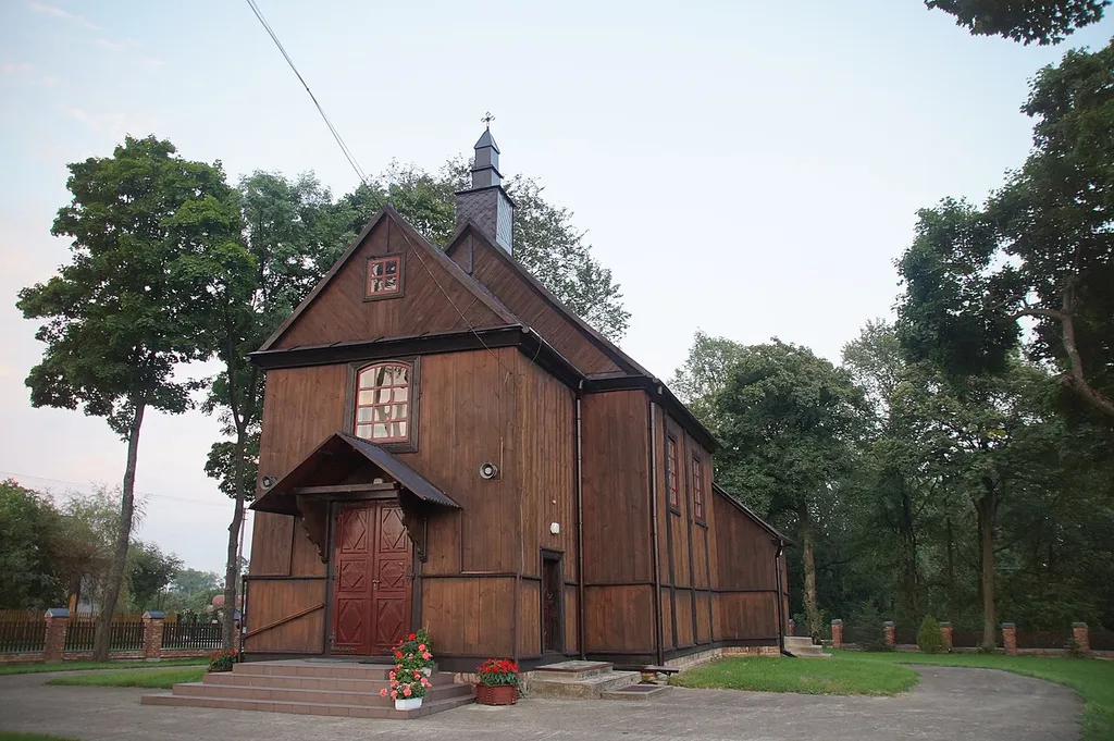 Witulin - kościół parafialny p.w. św. Michała Archanioła (drewn., 1741)Cmentarz przykościelnyzabytek nr rejestr. A/69 z 24.11.1966