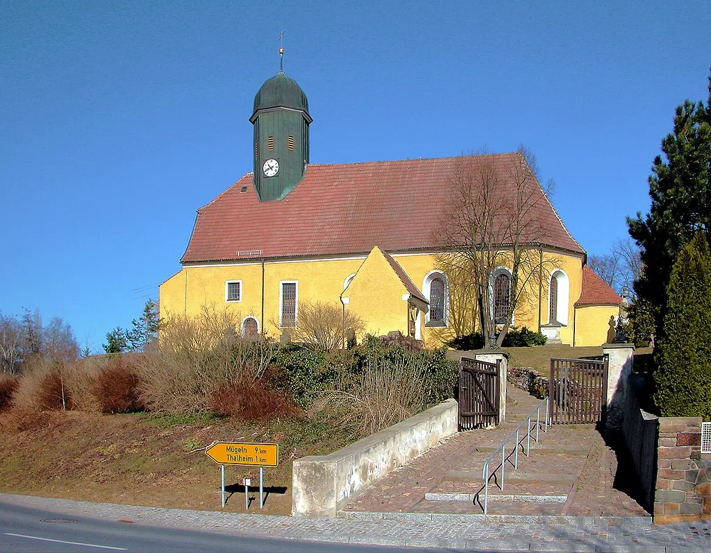 08.03.2011 04758 Altoschatz (Oschatz): Ev.-Luth. Kirche Altoschatz, Thalheimer Straße / Ecke Hermann-Scheibe-Straße / Ecke Heinrich-Mann-Straße (GMP: 51.289310,13.097000). Die Geschichte der Kirche geht bis in das 14. Jahrhundert zurück. Sie wurde im Laufe der Jahrhunderte immer wieder umgebaut und erweitert. [DSCNn1947.TIF]20110308100DR.JPG(c)Blobelt