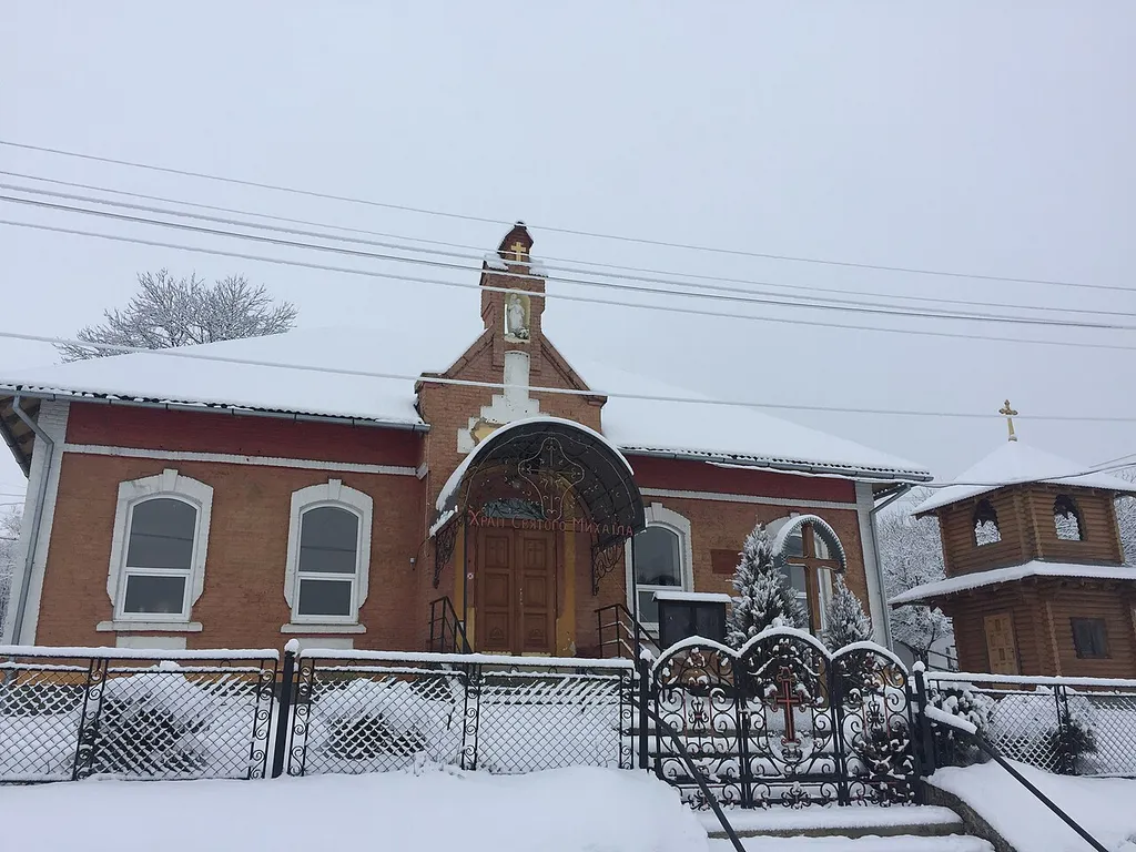 Церква святого Архистратига Михаїла, Кальна, на цвинтарі