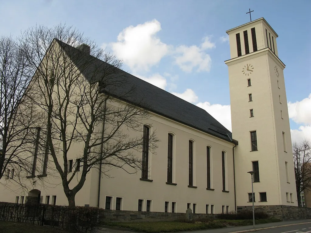 Plauen, denkmalgeschützte Erlöserkirche in der Straße der Deutschen Einheit