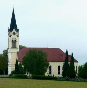 Evangelische Kirche im Feld