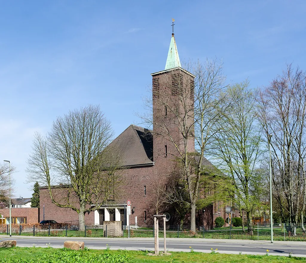 Duisburg (North Rhine-Westphalia, Germany) – borough Rheinhausen, district Bergheim – Catholic Church of Christ the King – view from the southwest