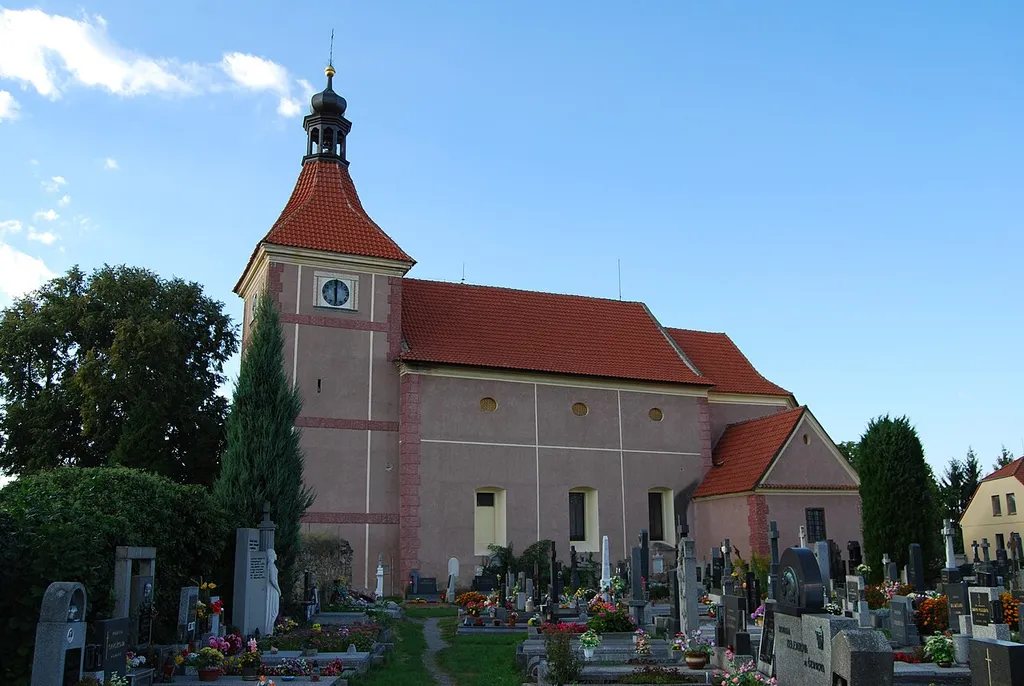 Kostel sv. Prokopa z pohledu ze hřbitova. Orlík nad Vltavou. Okres Písek. Česká republika.