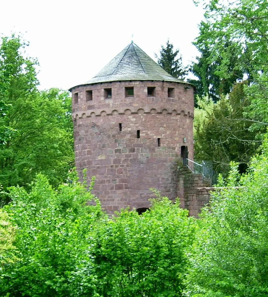 Burgturm in http://de.wikipedia.org/wiki/Illingen_%28Saar%29