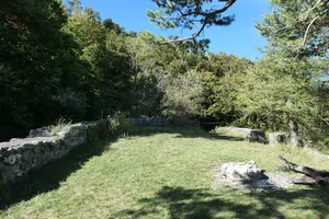 Upper Cave / Procha Castle