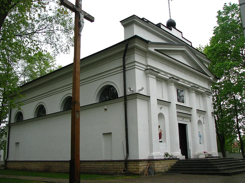 Pratulin - widok na kościół p.w. śś. Piotra i Pawła