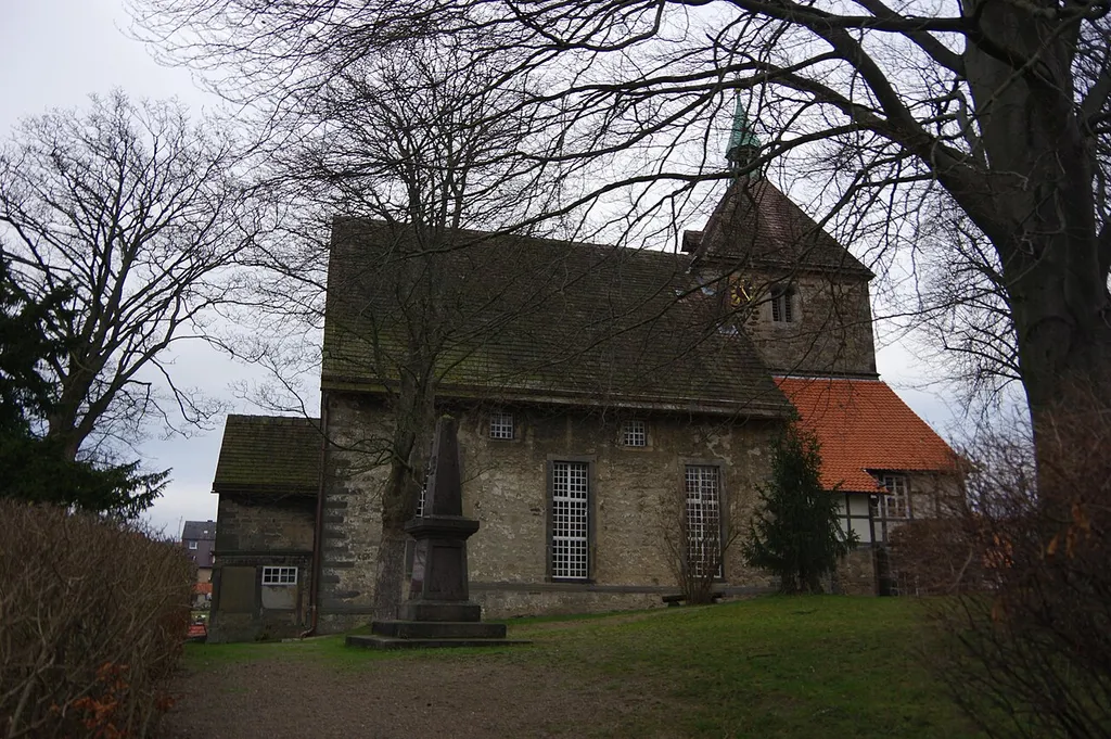 Salzhemmendorf in Niedersachsen. Die Kirche in Salzhemmendorf.