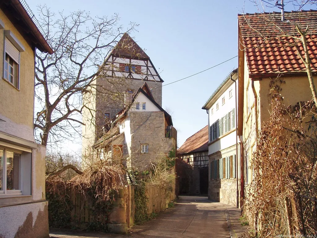 Burg Horkheim, Blick von der Schlossgasse in den Innenhof