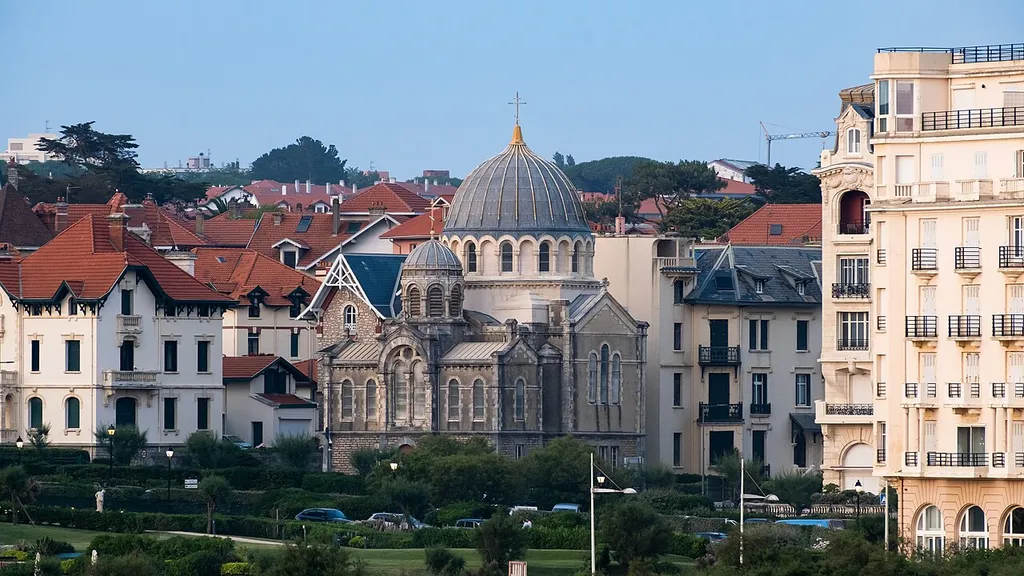The Biarritz Orthodox Church at sunset, seen from the Basta rock.