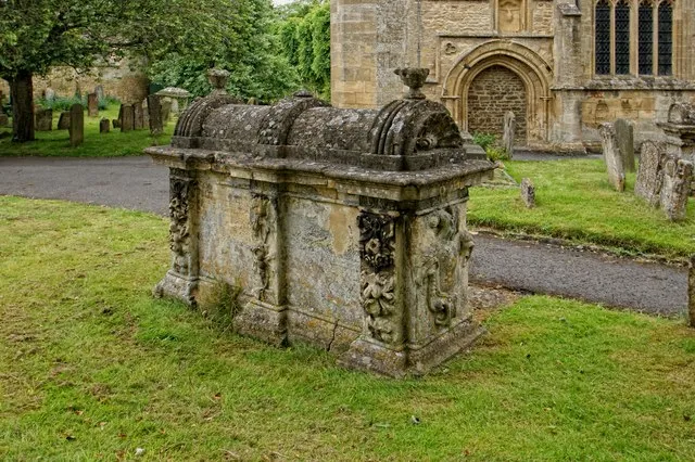 Bale tomb of Robert Aston (died 1698) and Mary Aston (died 1705) in St John the Baptist's churchyard, Burford, Oxfordshire