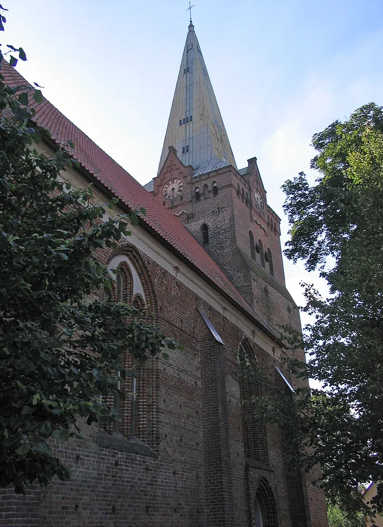 Beschreibung: Bad Sülzer Stadtkirche Fotograf: Darkone, 2. September 2004